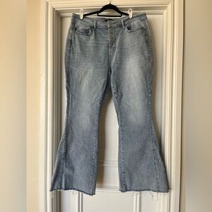 Judy Blue Women’s Size 20W Mid Rise Rhinestone Side Panel Flare Jeans JB88895LT